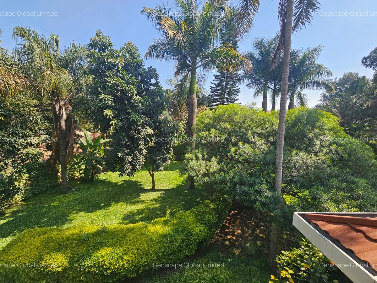 5 Bed House with En Suite in Runda - 3