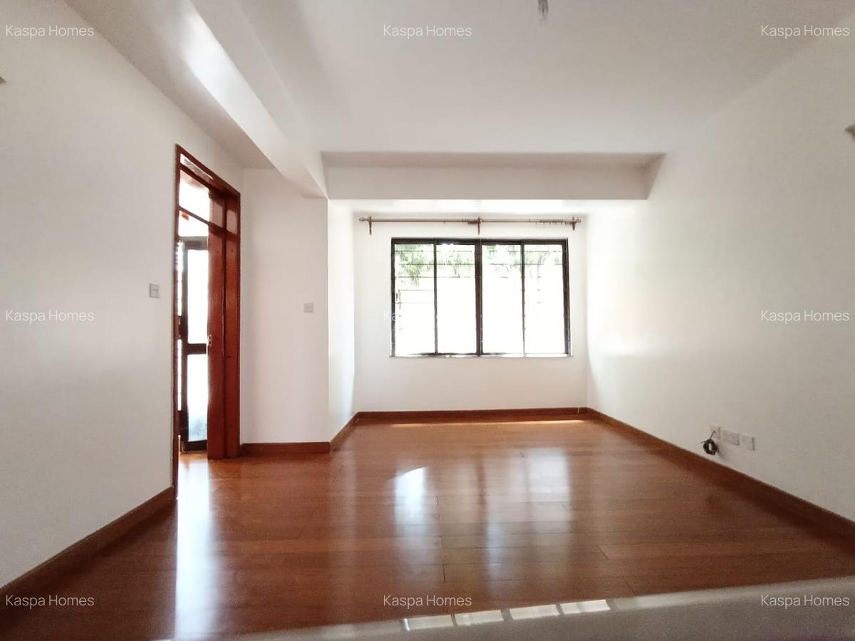 5 Bed House with En Suite in Lavington - 16