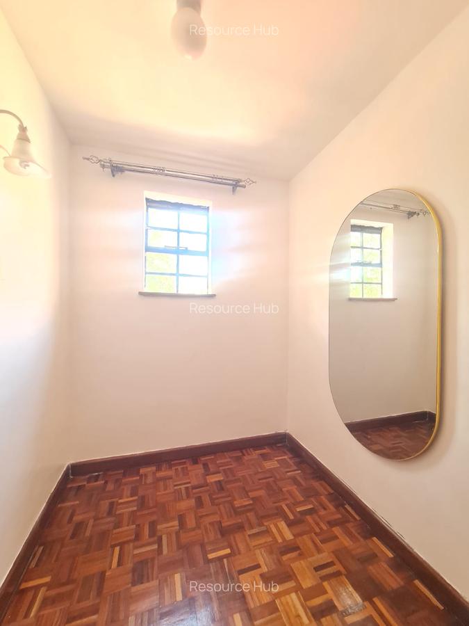 4 Bed House with En Suite at Bomas - 16