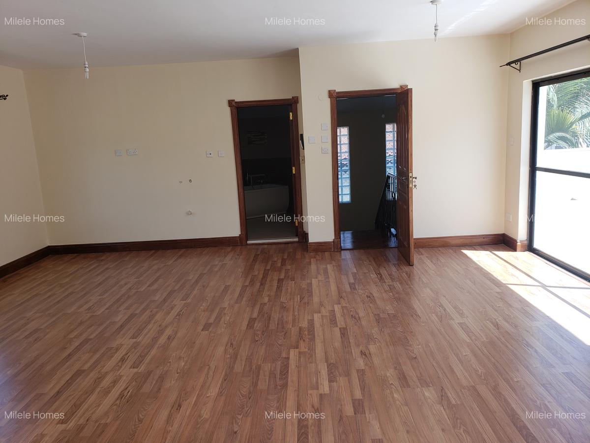 5 Bed Townhouse with En Suite at Grevillea Groove - 3