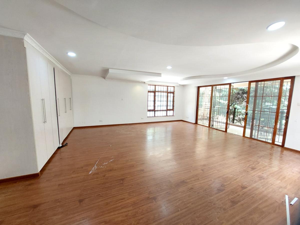 4 Bed House with En Suite in Runda - 11