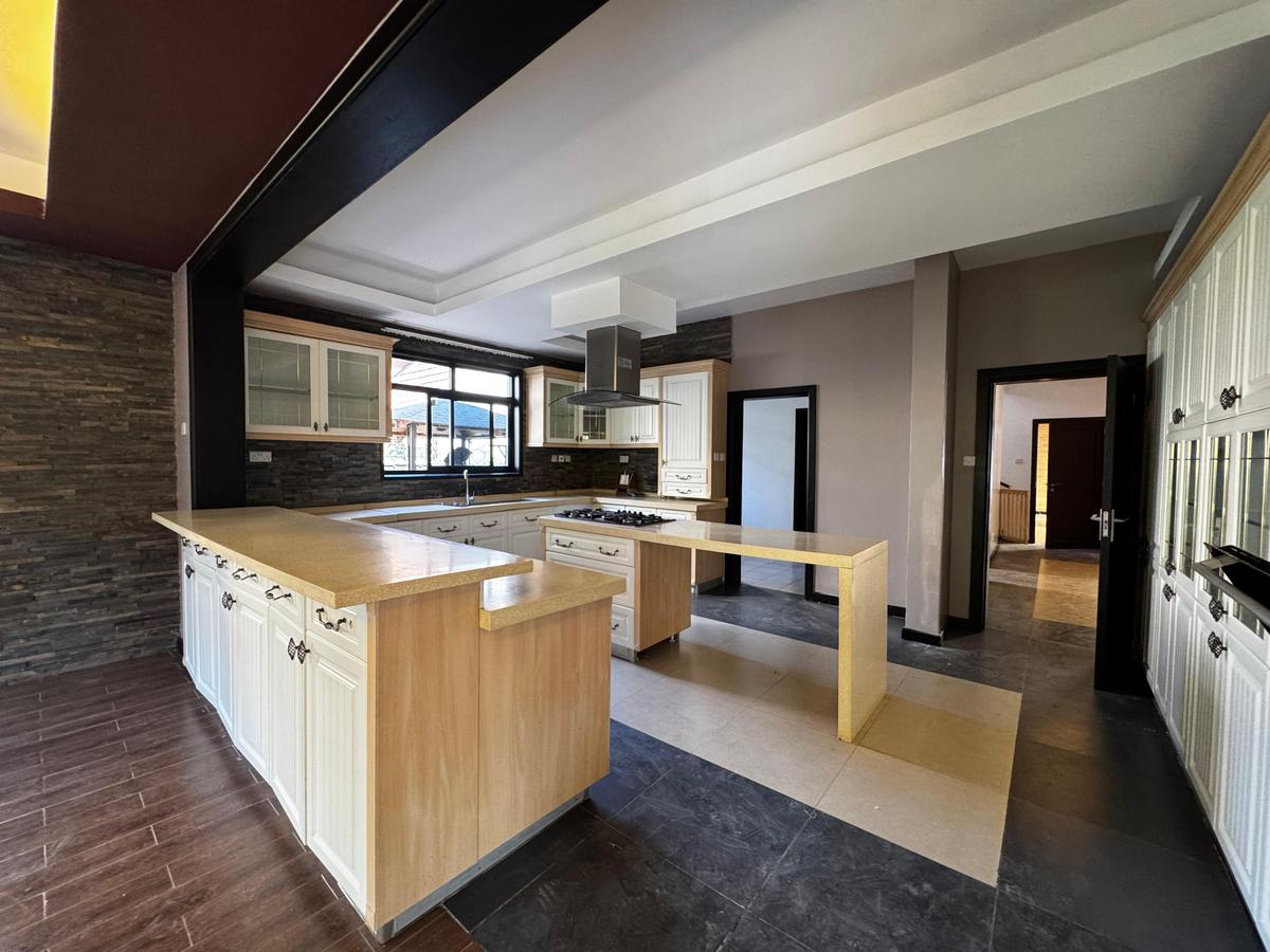 5 Bed Townhouse with En Suite in Lavington - 20