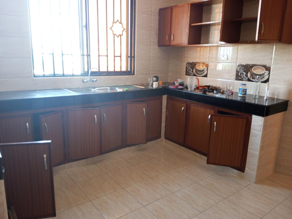 Serviced 3 Bed Apartment with En Suite at Beach Road - 5