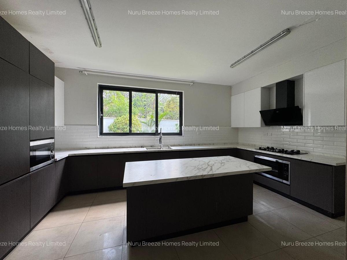 5 Bed Townhouse with En Suite in Lavington - 17