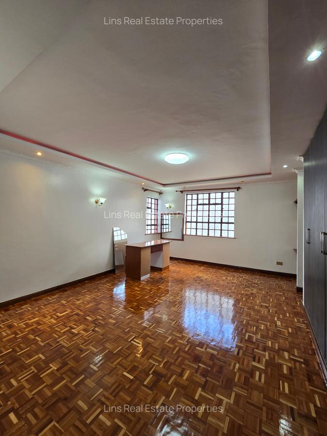 5 Bed House with En Suite in Runda - 4