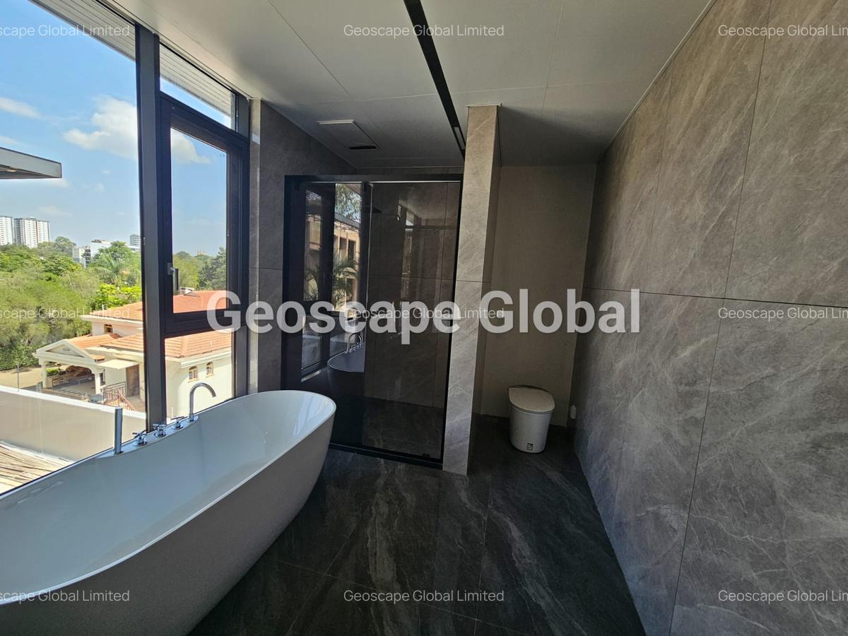 5 Bed Townhouse with En Suite in Lavington - 3