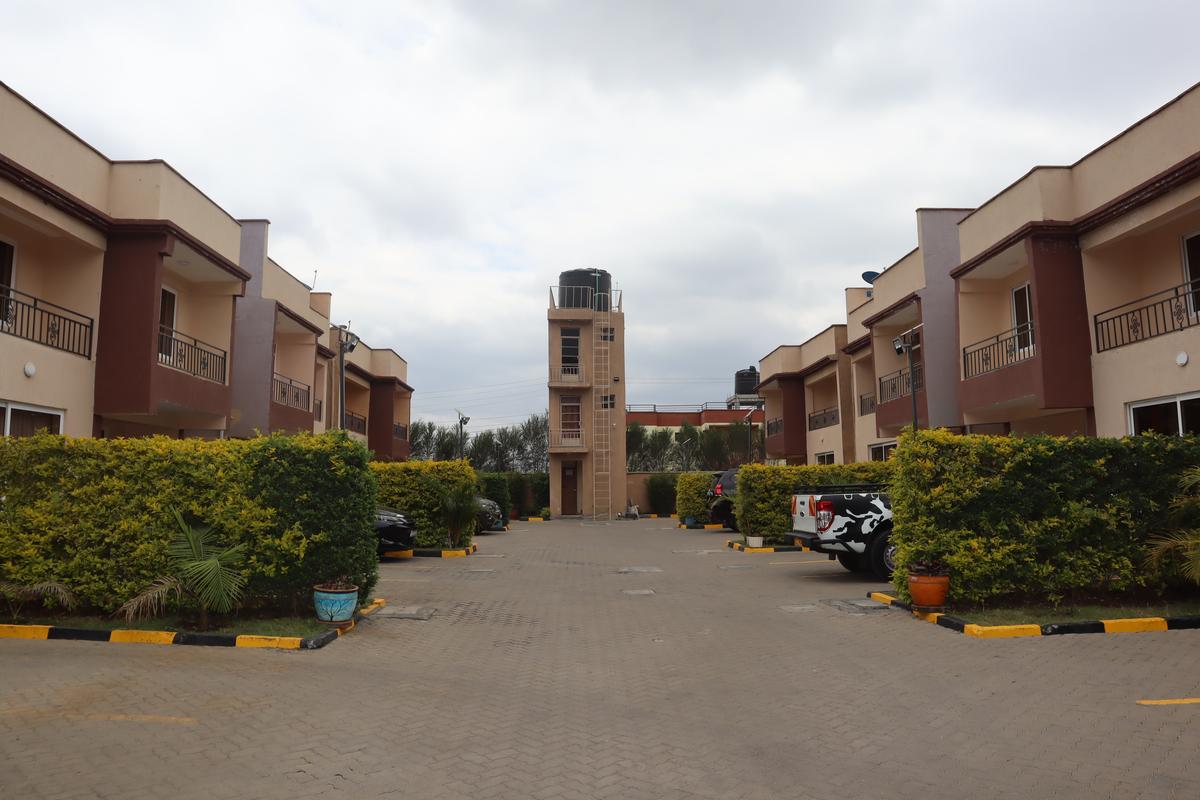 4 Bed Villa with En Suite at Near Gateway Mall - 3