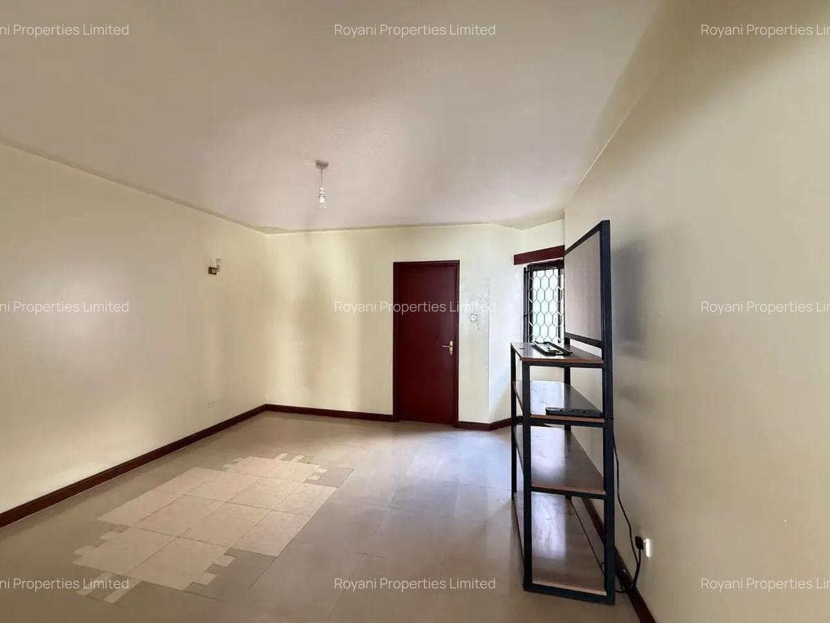 5 Bed Townhouse with En Suite in Lavington - 7