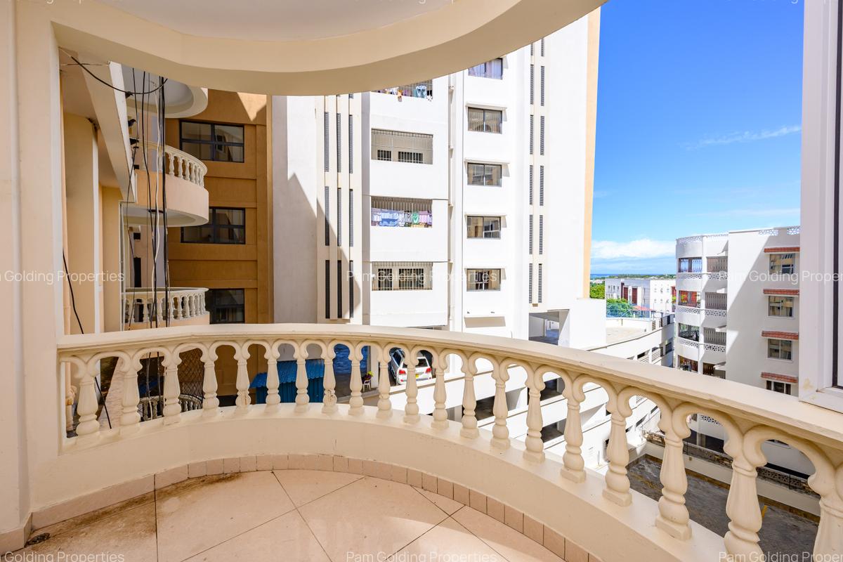 3 Bed Apartment with En Suite at Oceanic Road - 6