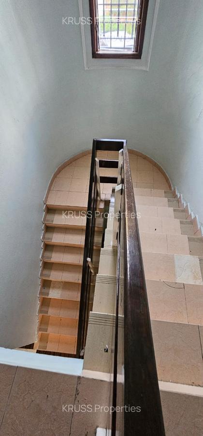 4 Bed House with En Suite at Hs99 - 2