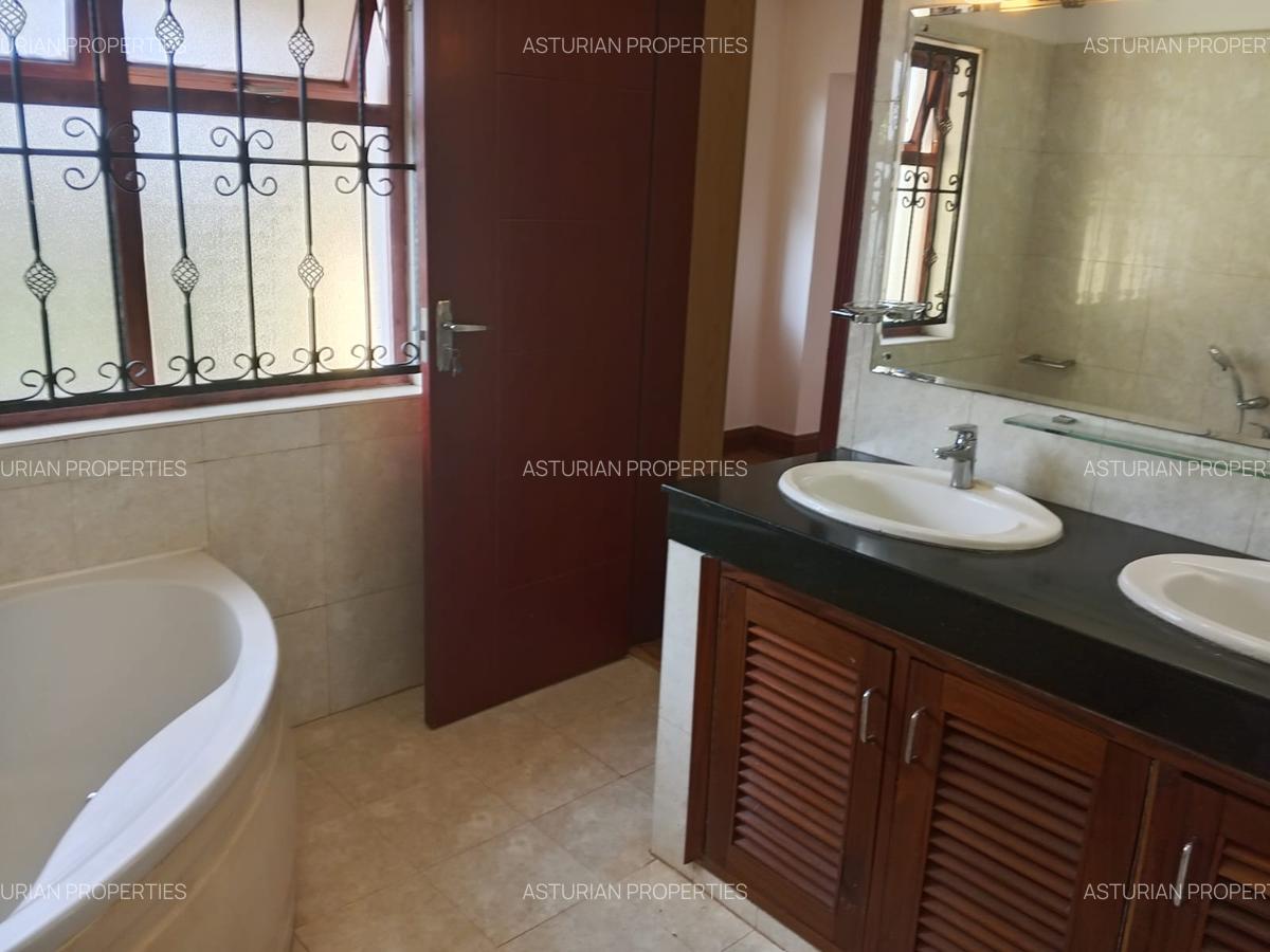 5 Bed Townhouse with En Suite in Runda - 4