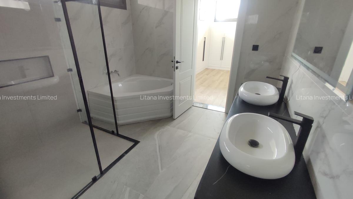 5 Bed Townhouse with En Suite in Lavington - 14