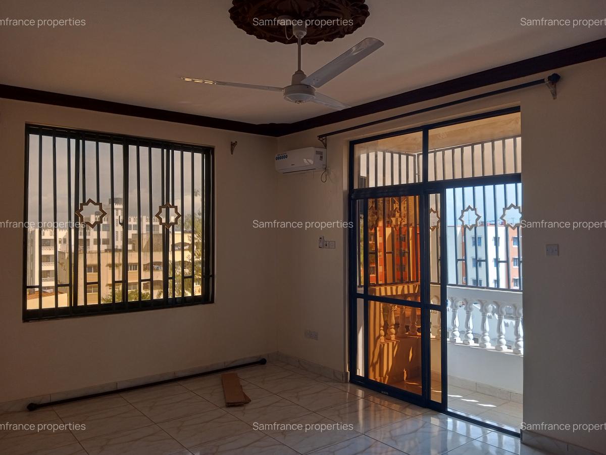 Serviced 3 Bed Apartment with En Suite at Beach Road - 6