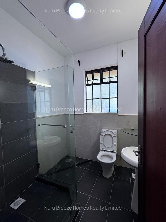 4 Bed House with En Suite in Runda - 14