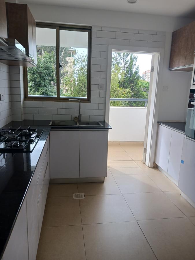 Serviced 3 Bed Apartment with En Suite at Hatheru Road - 5