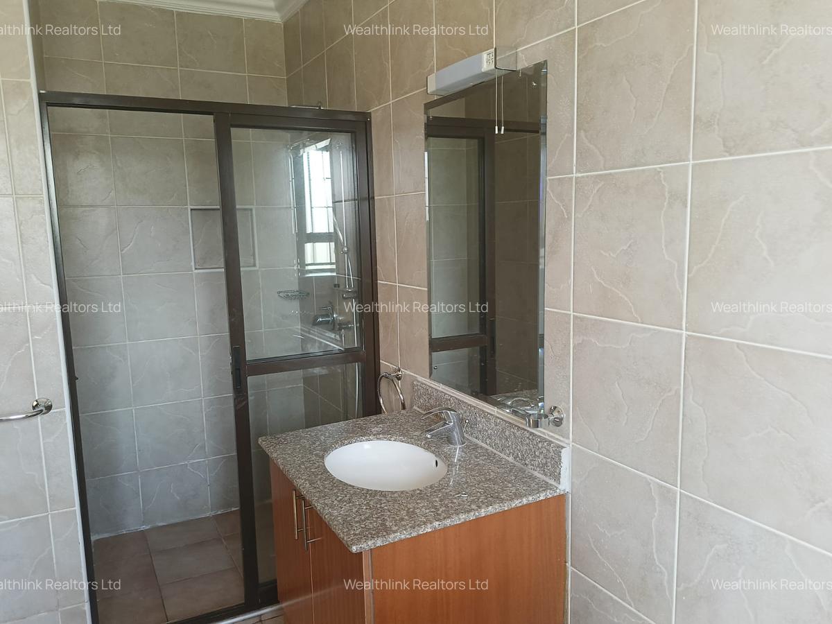 5 Bed Townhouse with En Suite at Horse Shoe Village - 15