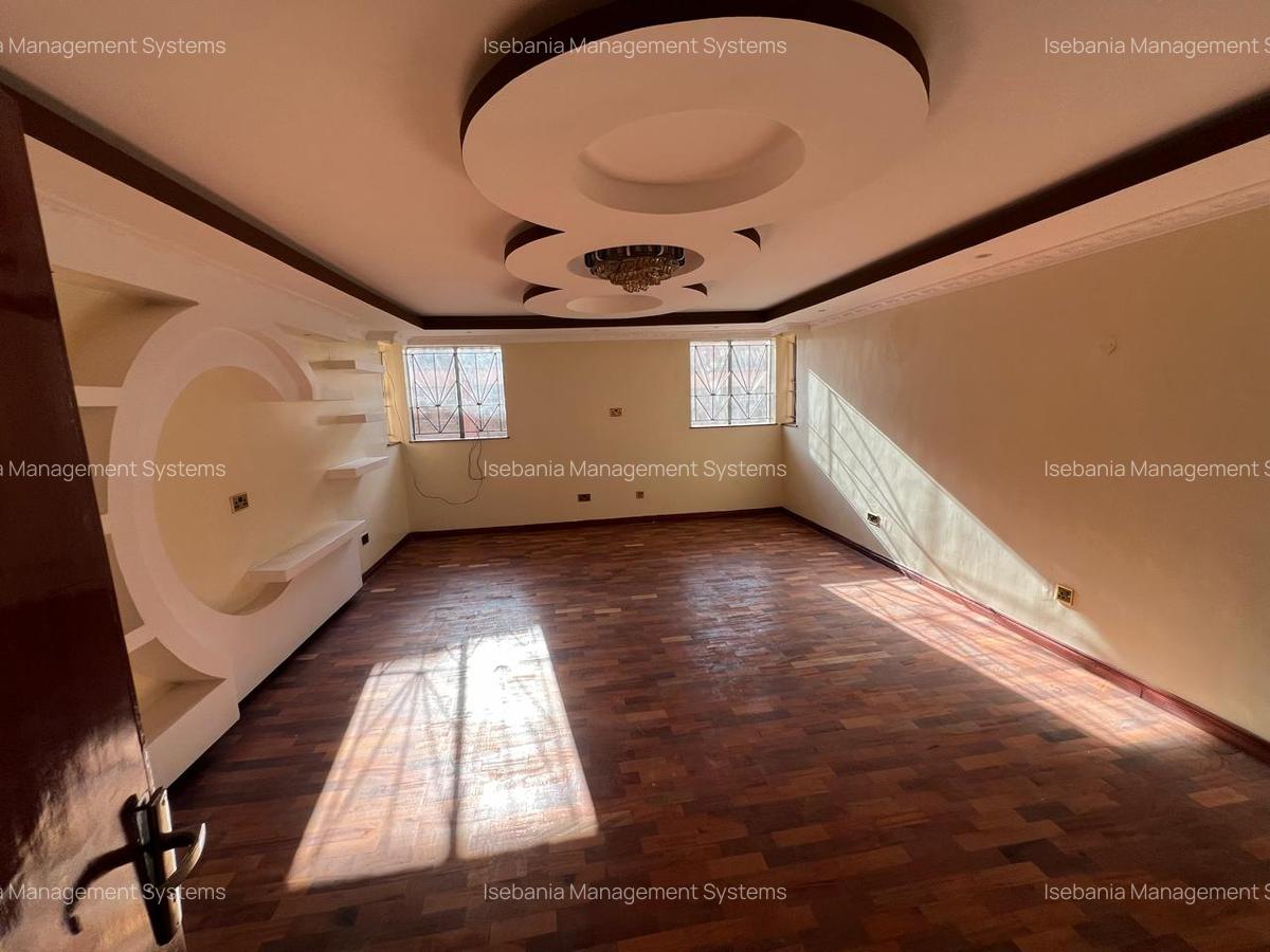 8 Bed House with En Suite at - 8