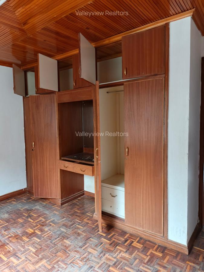 4 Bed Townhouse with En Suite at Lavington - 20