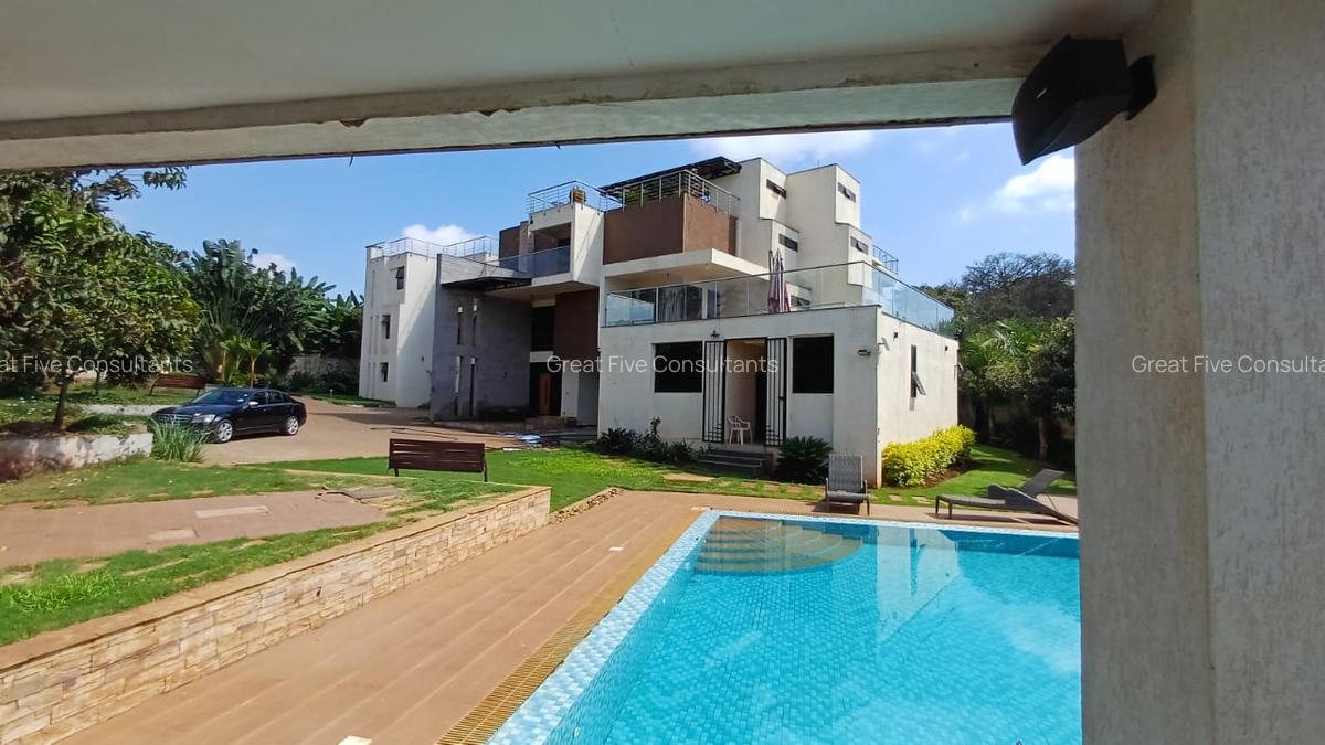 8 Bed Villa with En Suite in Runda - 10
