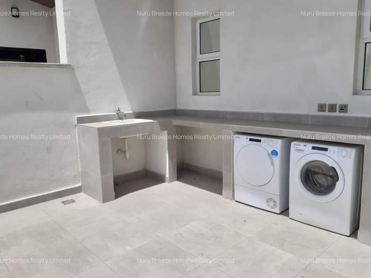 4 Bed Townhouse with En Suite in Lavington - 18