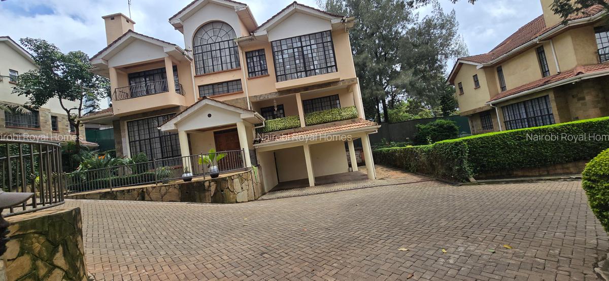 5 Bed Townhouse with En Suite at Lavington Green - 12