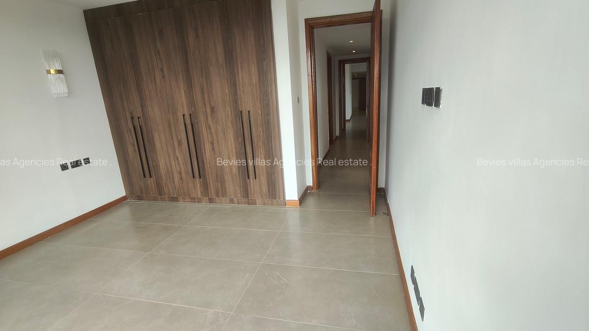 Serviced 4 Bed Apartment with En Suite at Riverside - 5
