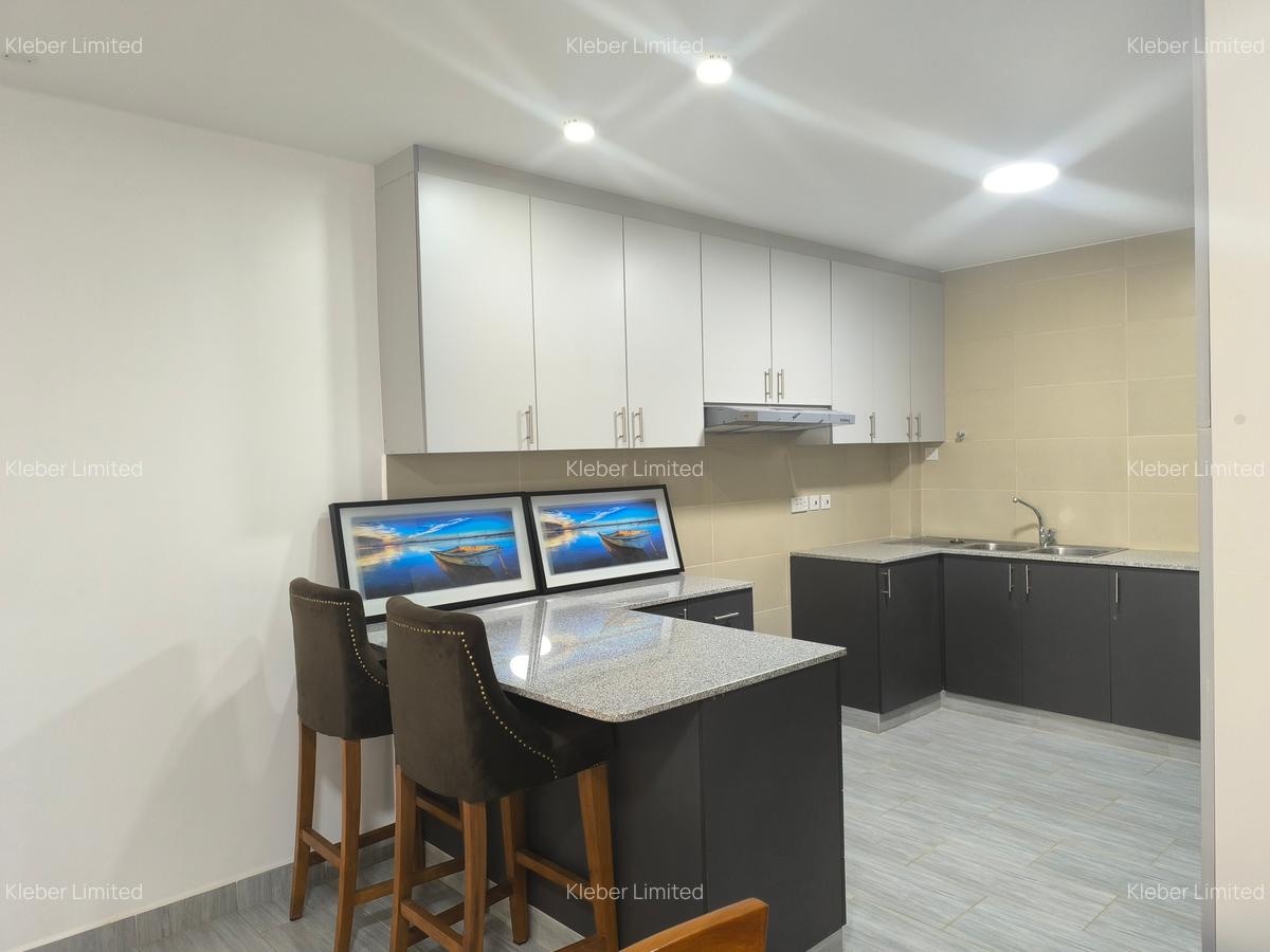 2 Bed Apartment with En Suite at Lavington - 7