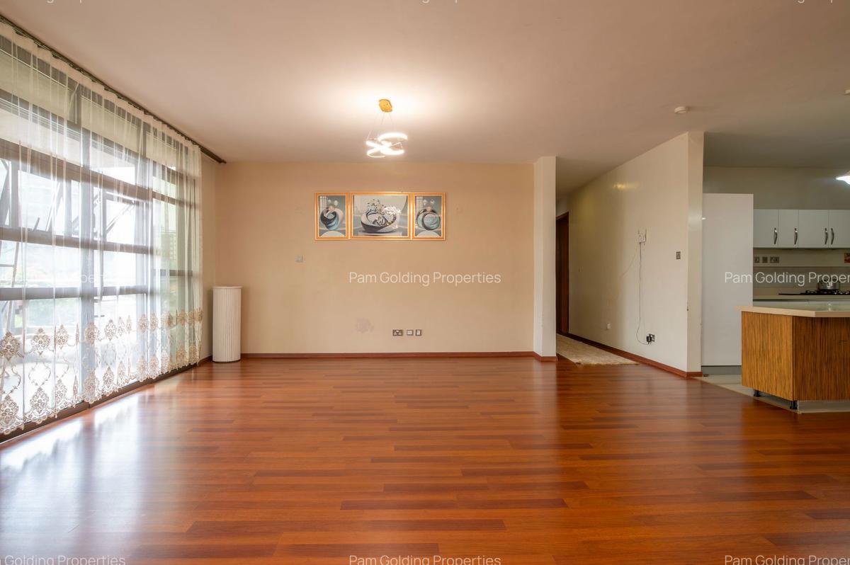 3 Bed Apartment with En Suite in Parklands - 4