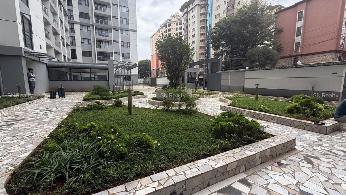 Studio Apartment with En Suite in Valley Arcade - 11