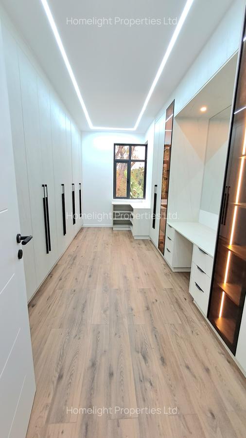 5 Bed Villa with En Suite at Lavington - 11