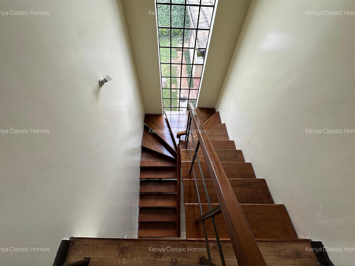 4 Bed House with En Suite at Redhill - 9