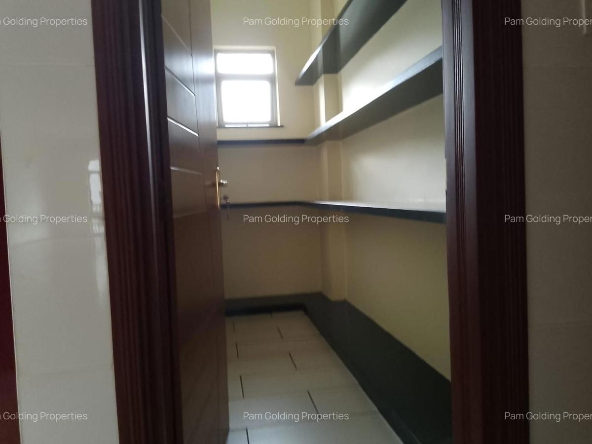 3 Bed Apartment with En Suite in Kilimani - 11
