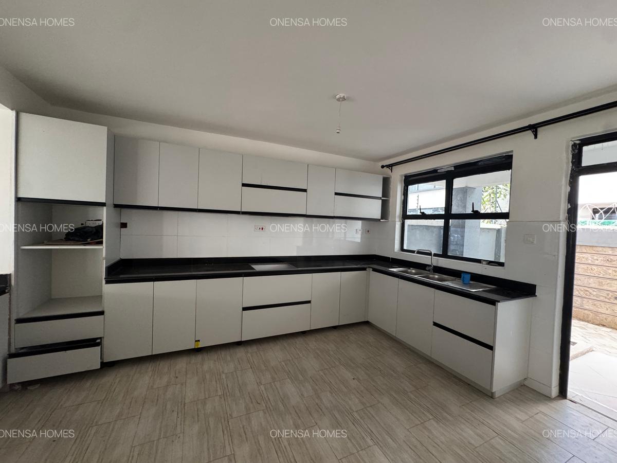 4 Bed Villa with En Suite in Eastern ByPass - 13