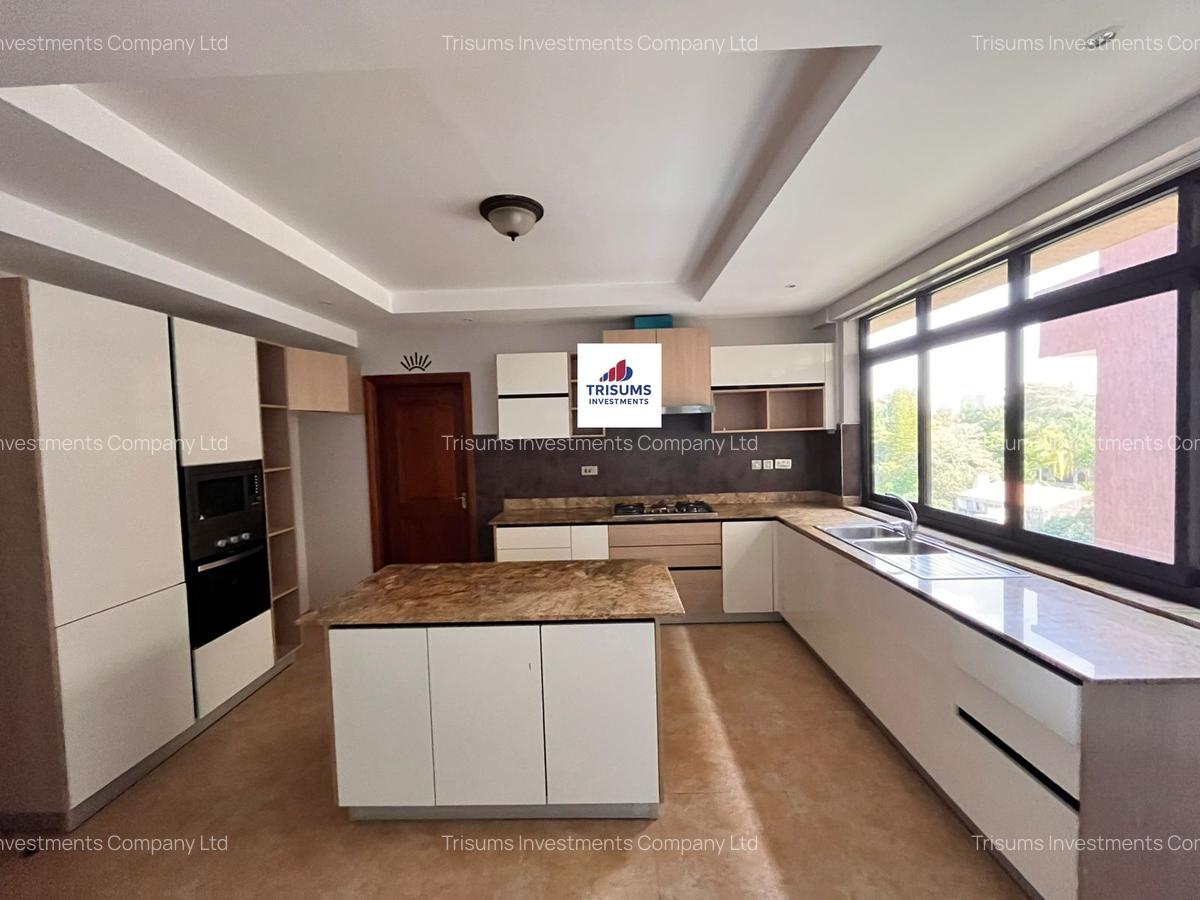 4 Bed Apartment with En Suite in Riverside - 3