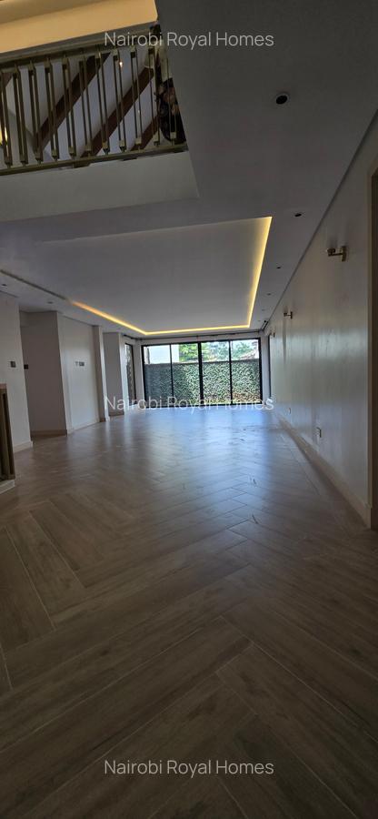 5 Bed House with En Suite at Lavington Green - 18