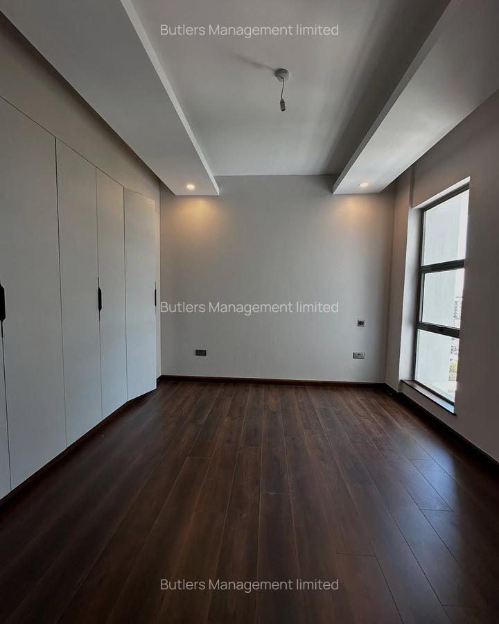 3 Bed Apartment with En Suite in Brookside - 9