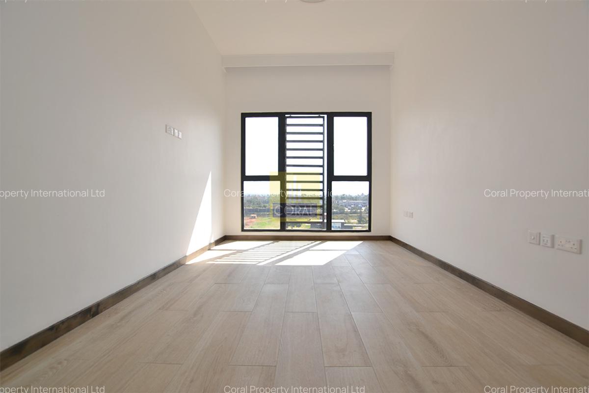 3 Bed Apartment with Swimming Pool in Rosslyn - 10