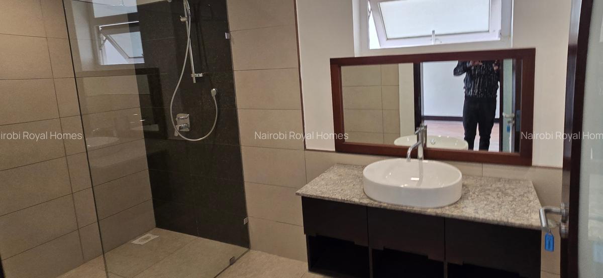 5 Bed House with En Suite at Runda Road - 12