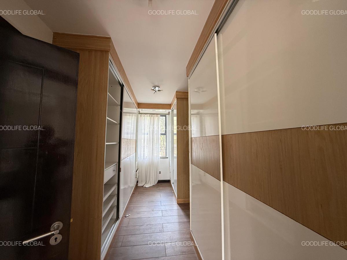 5 Bed Villa with En Suite at Lavington - 18