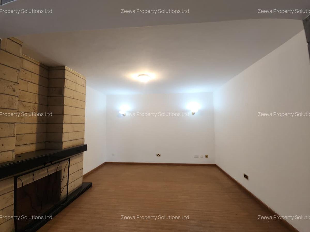 5 Bed House with En Suite in Lavington - 3