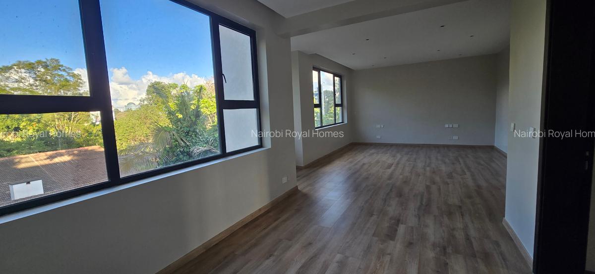 5 Bed Townhouse with En Suite at Lavington Green - 18