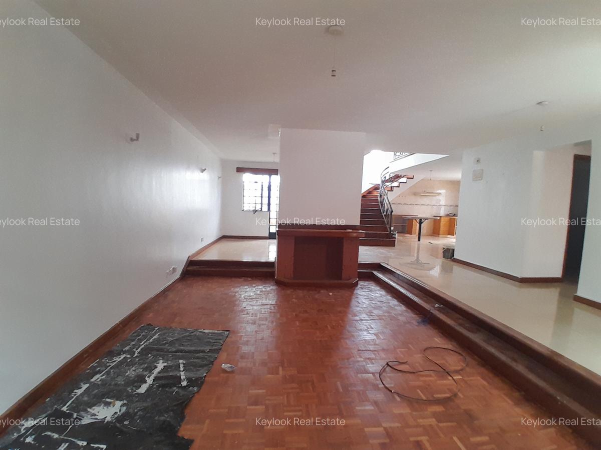 4 Bed Townhouse with En Suite at Lavington - 10