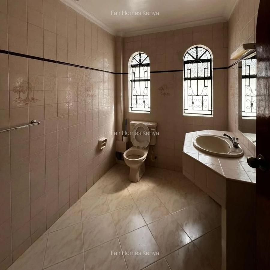 5 Bed Townhouse with En Suite at Riverside Drive - 17