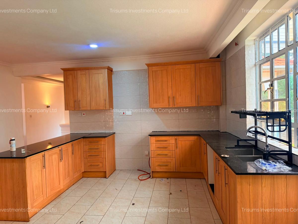 5 Bed House with En Suite in Runda - 4