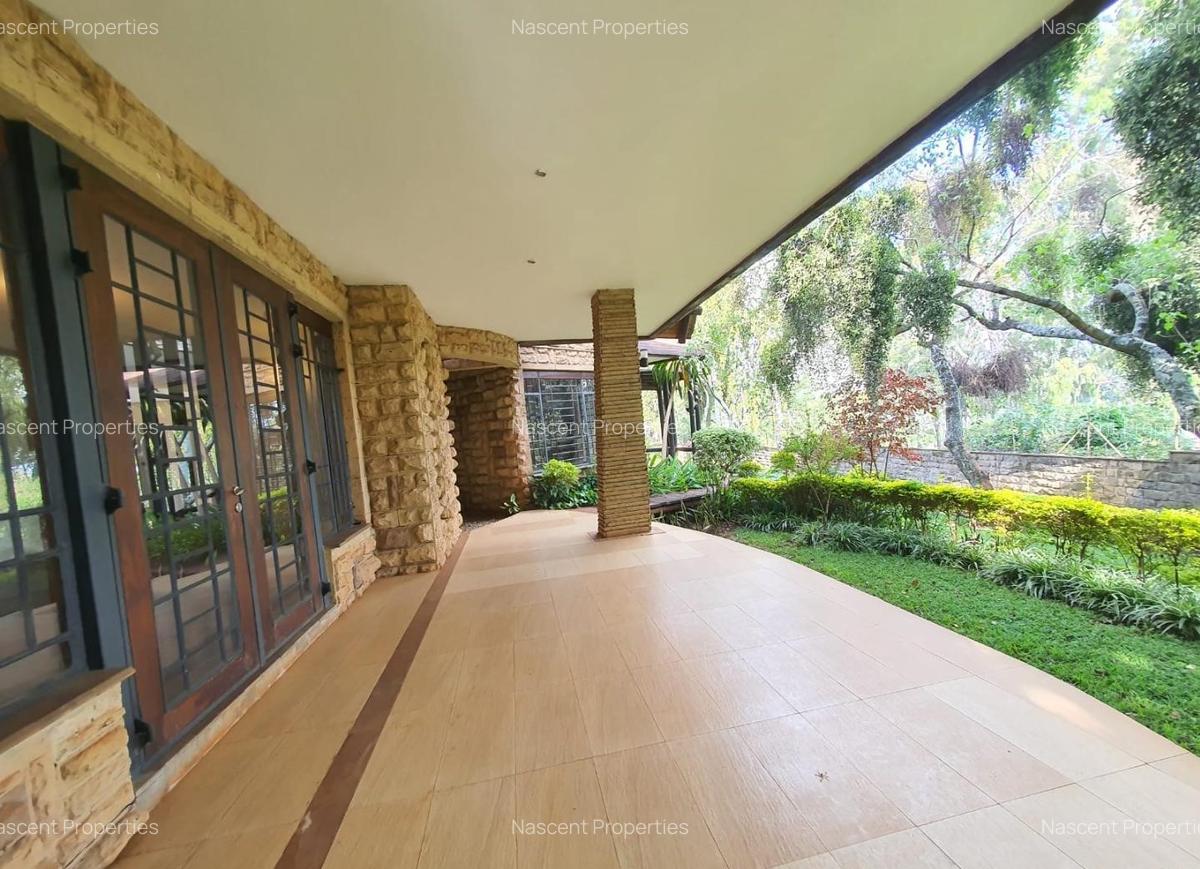 5 Bed Villa with En Suite in Lake View - 3