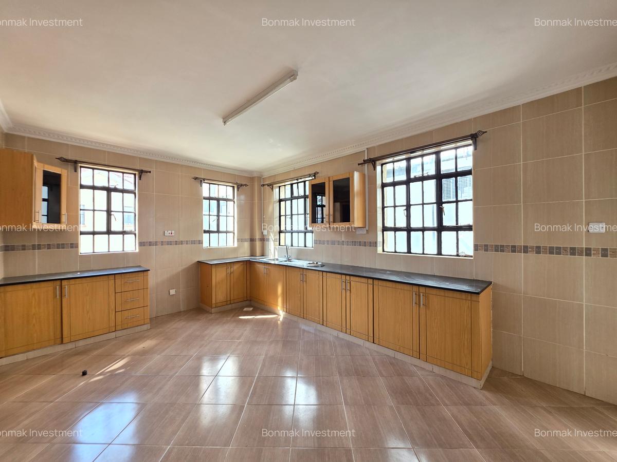 4 Bed Townhouse with En Suite at Lavington - 5