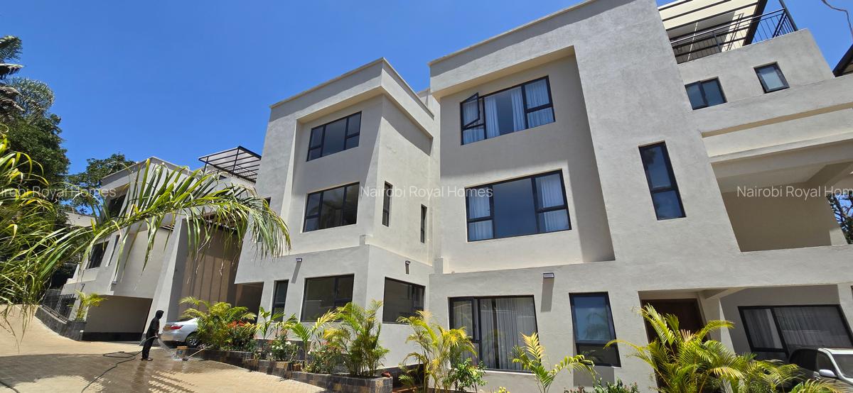 5 Bed Townhouse with En Suite at Lavington Green - 1