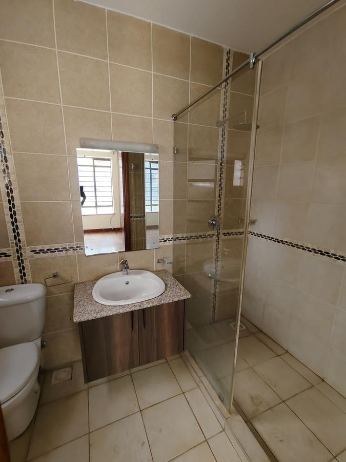 5 Bed House with En Suite at Convent Dr - 12