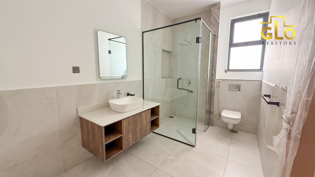 5 Bed Villa with En Suite in Lavington - 14