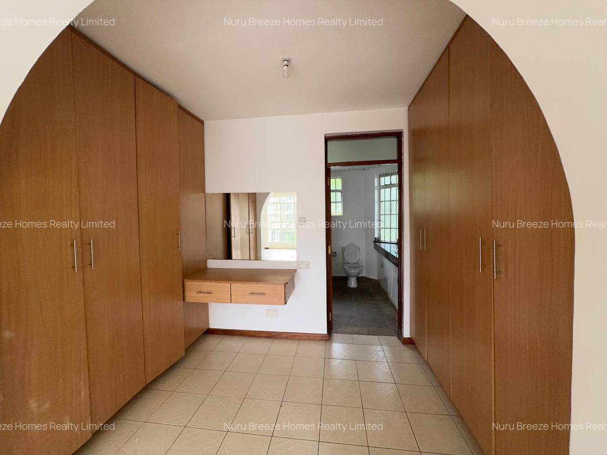 4 Bed Townhouse with En Suite in Spring Valley - 7